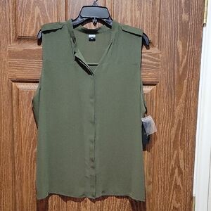 Worthington Green Sleeveless Button Down Top